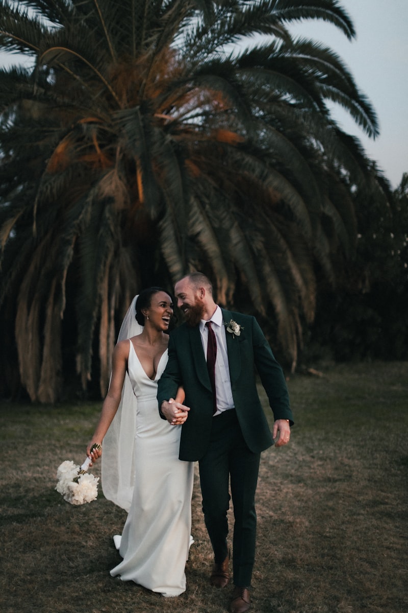 Pareja de novios en su boda